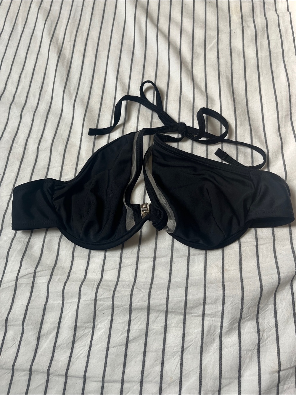 SHEIN Black Underwire Bikini Top